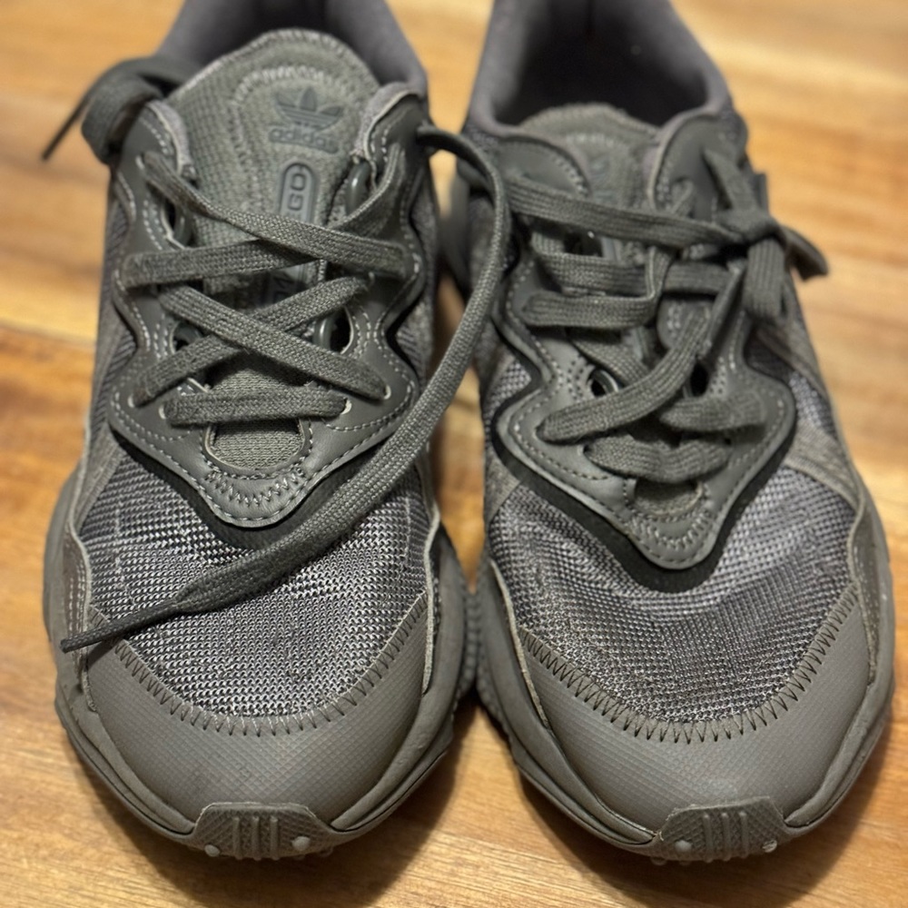 adidas OZWEEGO 👟